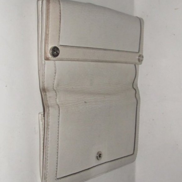 Gucci White Bi-fold Rectangular Gold G Clasp - Picture 12 of 12